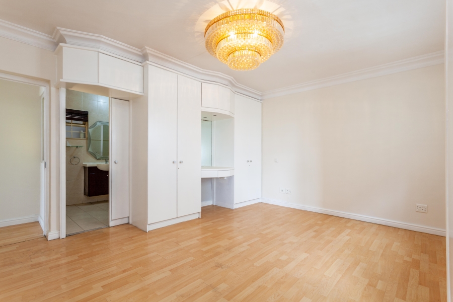 3 Bedroom Property for Sale in Sea Point Western Cape